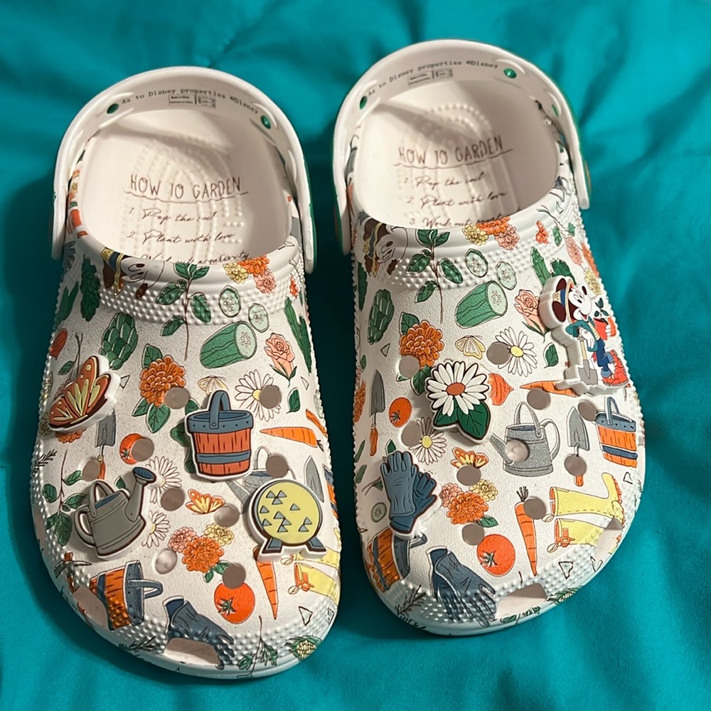 Disney Summer 2022 Crocs Minnie Flower Garden Theme
